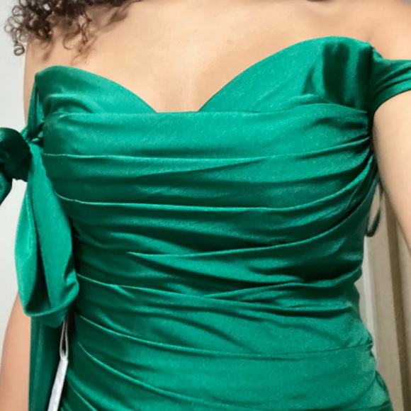 Emerald Green Dress - Picture 4 of 7